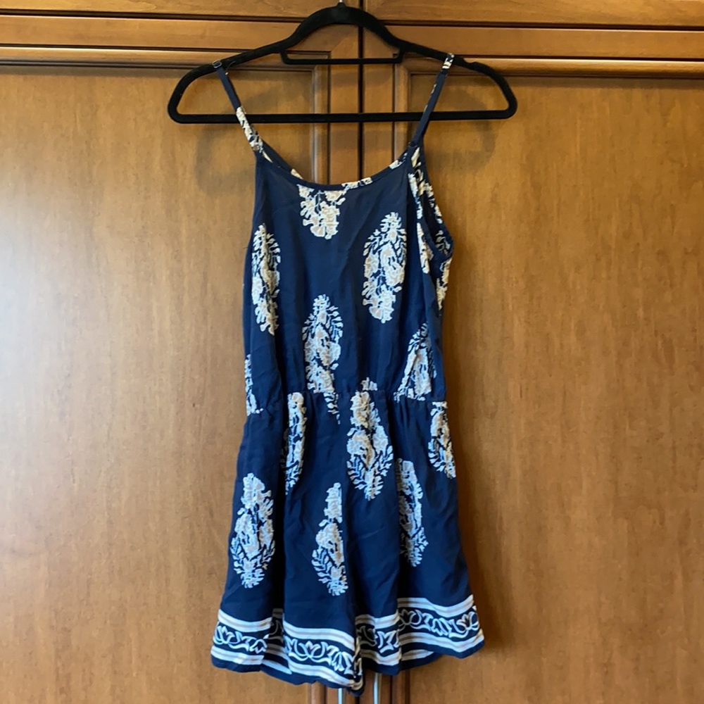 Navy and beige patterned button down Romper - Picture 4 of 4